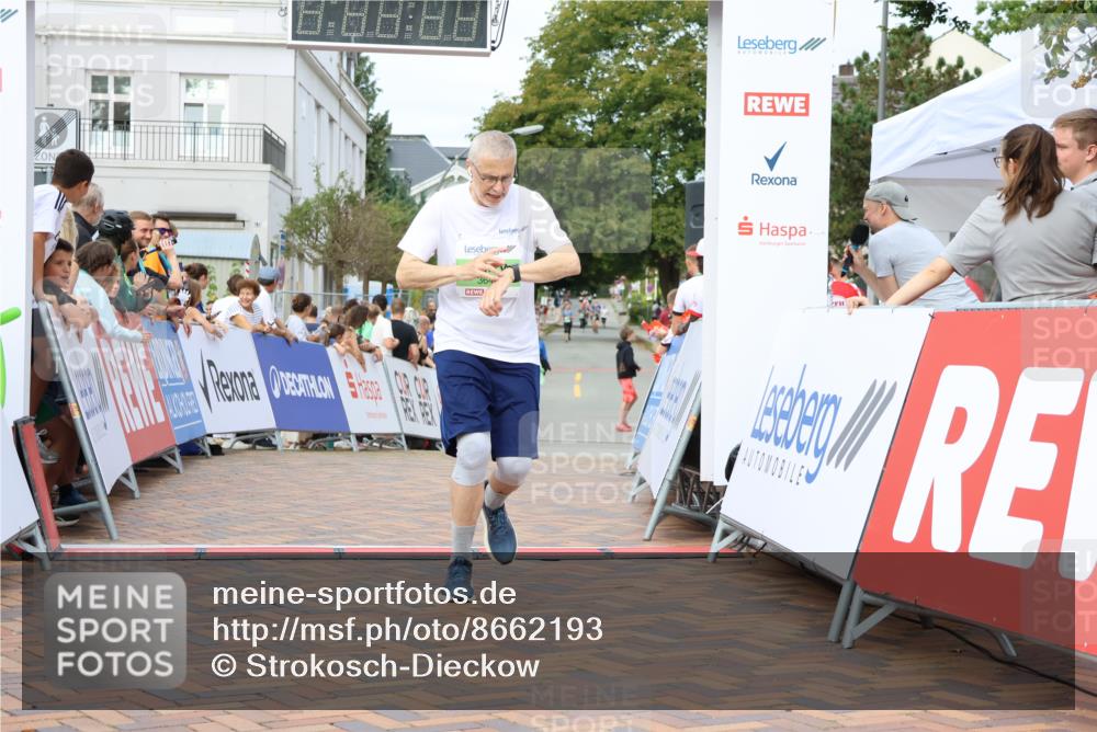 31.08.2025 - 21. Blankeneser Heldenlauf Strokosch-Dieckow http://msf.ph/oto/8662193 31.08.2025 11:24:49 Ziel 3642, 3640 meine-sportfotos.de