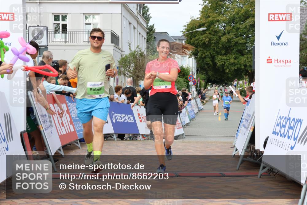 31.08.2025 - 21. Blankeneser Heldenlauf Strokosch-Dieckow http://msf.ph/oto/8662203 31.08.2025 11:22:40 Ziel 3613, 3616, 3720 meine-sportfotos.de