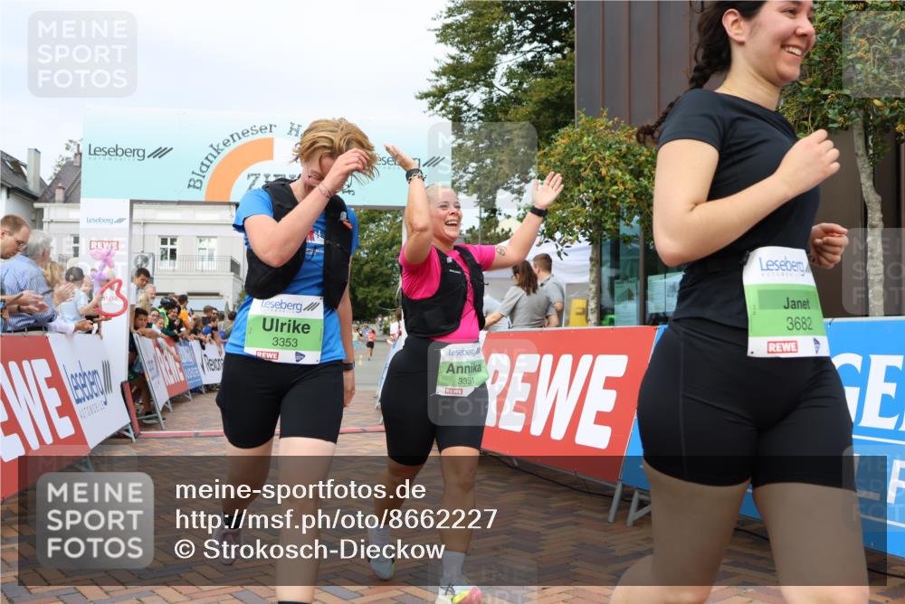 31.08.2025 - 21. Blankeneser Heldenlauf Strokosch-Dieckow http://msf.ph/oto/8662227 31.08.2025 11:22:28 Ziel 3682, 3351, 3353 meine-sportfotos.de