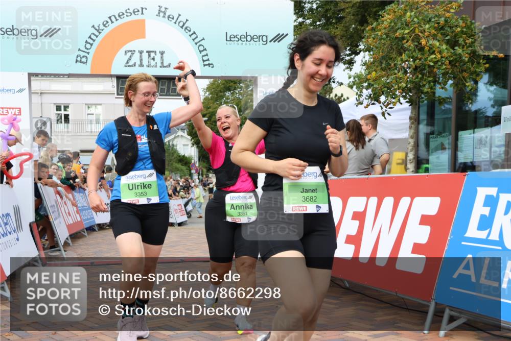 31.08.2025 - 21. Blankeneser Heldenlauf Strokosch-Dieckow http://msf.ph/oto/8662298 31.08.2025 11:22:27 Ziel 3682, 3351, 3353 meine-sportfotos.de