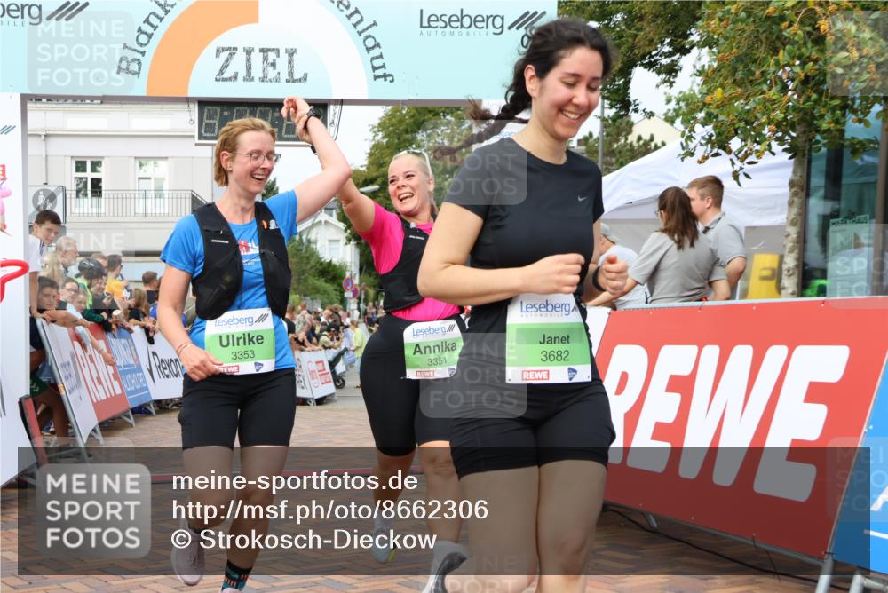31.08.2025 - 21. Blankeneser Heldenlauf Strokosch-Dieckow http://msf.ph/oto/8662306 31.08.2025 11:22:27 Ziel 3682, 3351, 3353 meine-sportfotos.de