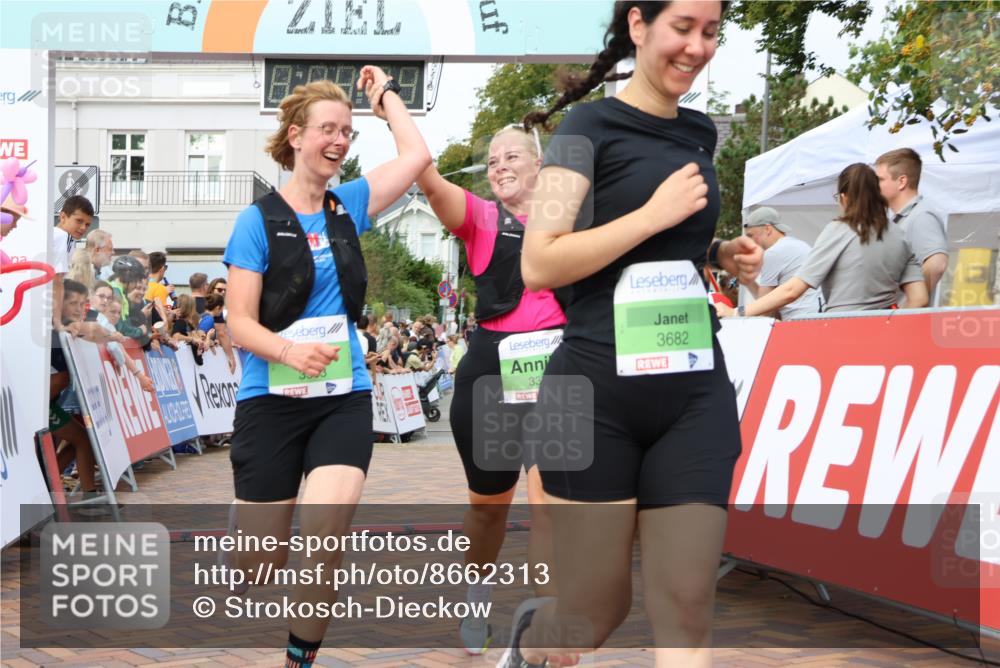 31.08.2025 - 21. Blankeneser Heldenlauf Strokosch-Dieckow http://msf.ph/oto/8662313 31.08.2025 11:22:27 Ziel 3682, 3351, 3353 meine-sportfotos.de