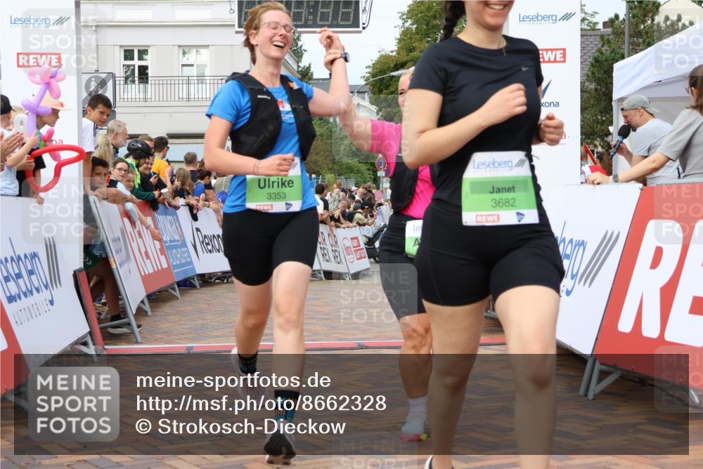 31.08.2025 - 21. Blankeneser Heldenlauf Strokosch-Dieckow http://msf.ph/oto/8662328 31.08.2025 11:22:27 Ziel 3682, 3351, 3353 meine-sportfotos.de