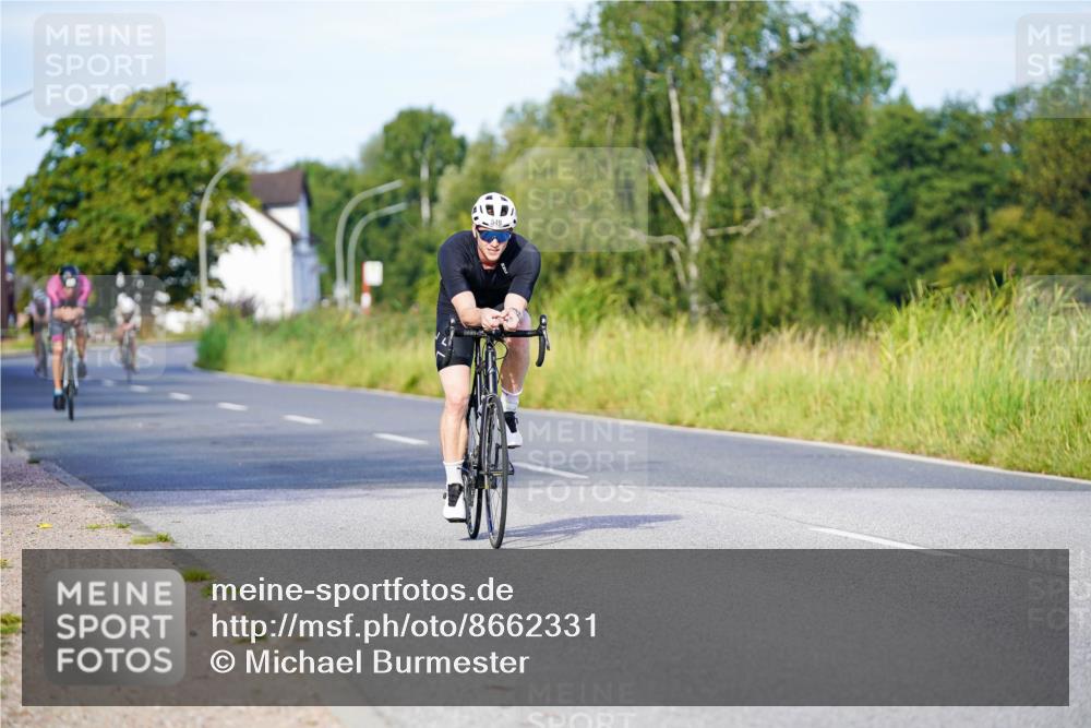 31.08.2025 - Elbe Triathlon Hamburg Michael Burmester http://msf.ph/oto/8662331 31.08.2025 09:09:01 Radfahren 199, 370, 430, 549 meine-sportfotos.de
