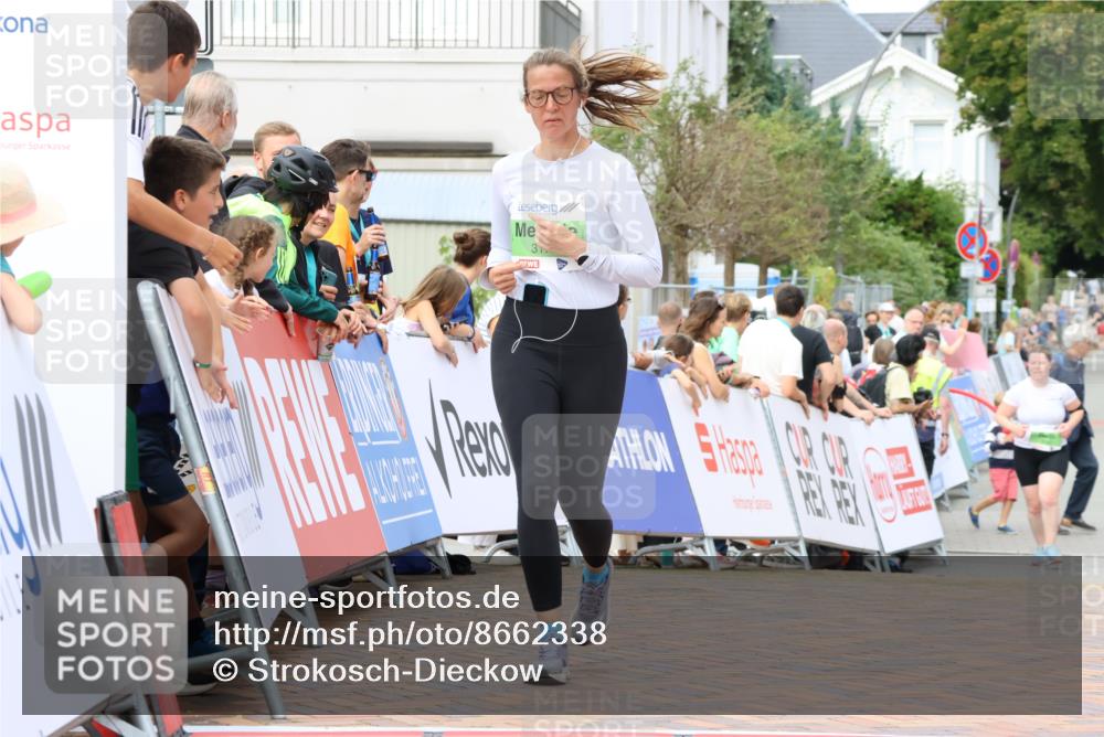 31.08.2025 - 21. Blankeneser Heldenlauf Strokosch-Dieckow http://msf.ph/oto/8662338 31.08.2025 11:24:34 Ziel 3177, 3188 meine-sportfotos.de
