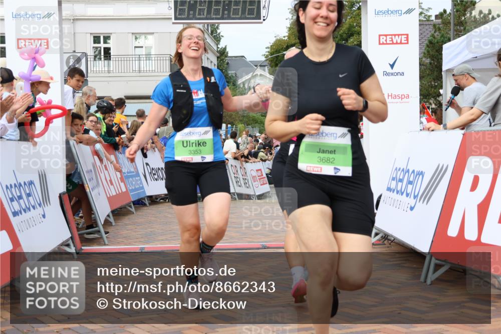 31.08.2025 - 21. Blankeneser Heldenlauf Strokosch-Dieckow http://msf.ph/oto/8662343 31.08.2025 11:22:27 Ziel 3682, 3351, 3353 meine-sportfotos.de