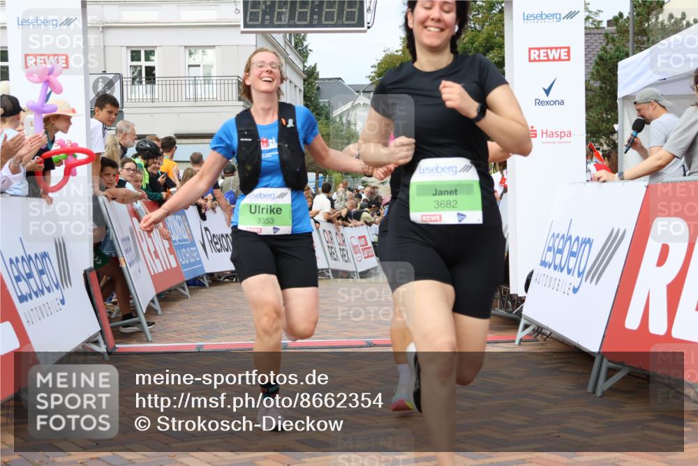 31.08.2025 - 21. Blankeneser Heldenlauf Strokosch-Dieckow http://msf.ph/oto/8662354 31.08.2025 11:22:27 Ziel 3682, 3351, 3353 meine-sportfotos.de