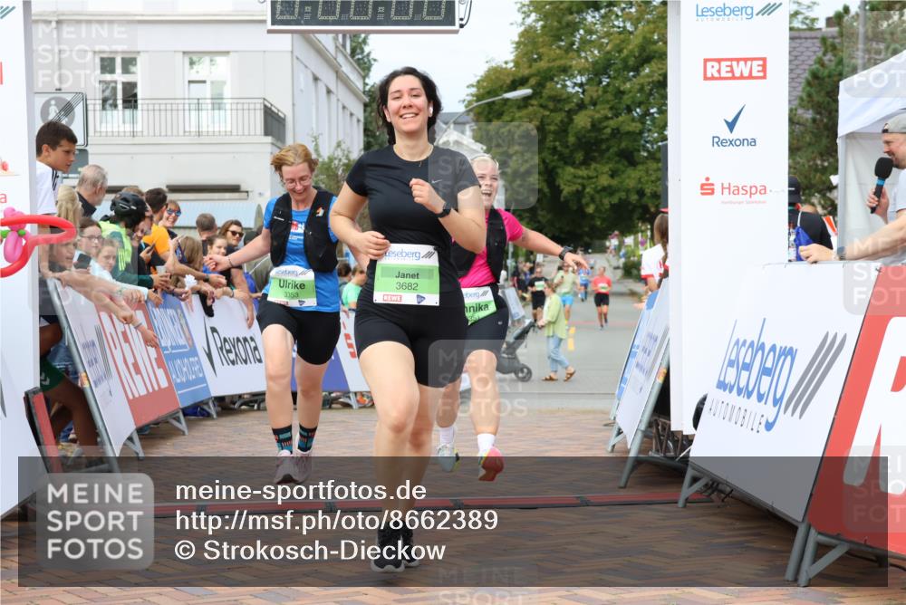 31.08.2025 - 21. Blankeneser Heldenlauf Strokosch-Dieckow http://msf.ph/oto/8662389 31.08.2025 11:22:26 Ziel 3682, 3351, 3353 meine-sportfotos.de