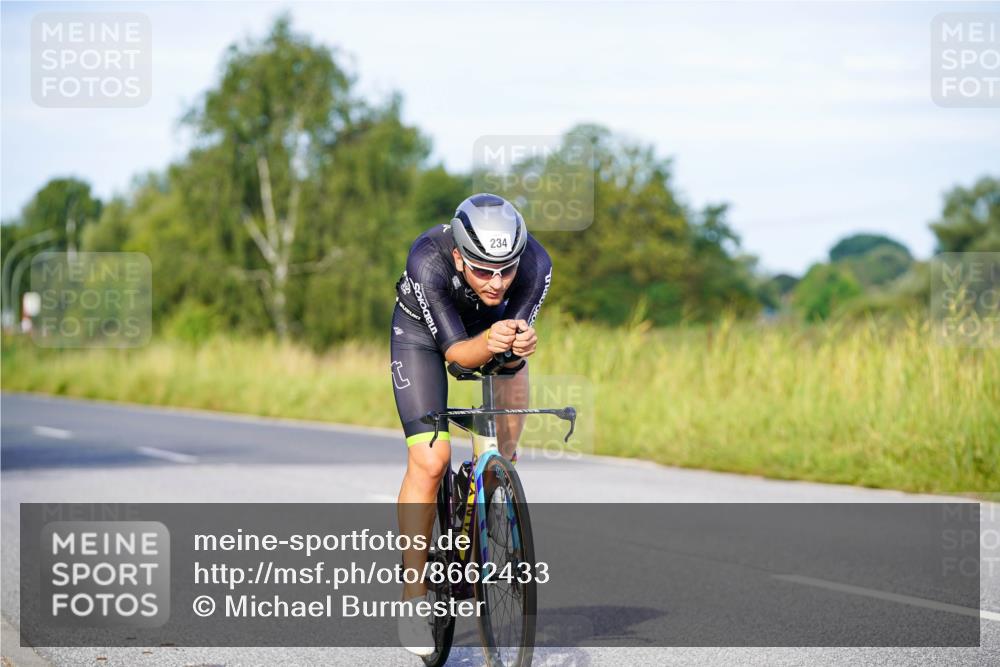 31.08.2025 - Elbe Triathlon Hamburg Michael Burmester http://msf.ph/oto/8662433 31.08.2025 09:10:01 Radfahren 193, 195, 234, 462, 512 meine-sportfotos.de