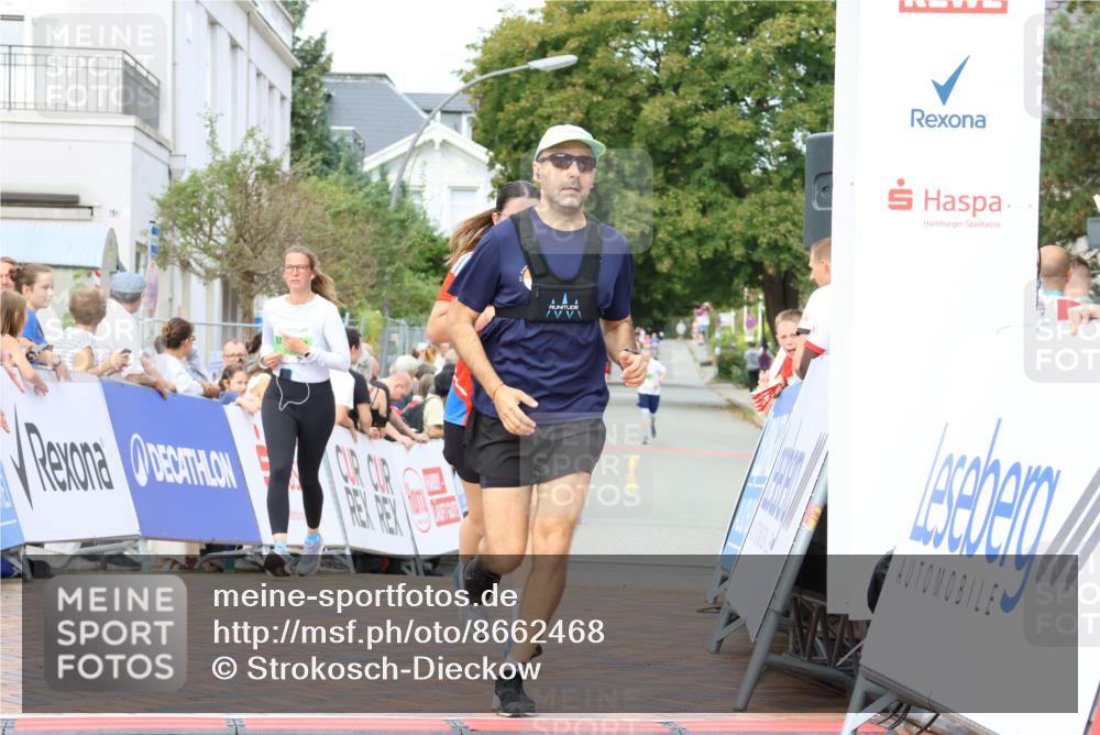 31.08.2025 - 21. Blankeneser Heldenlauf Strokosch-Dieckow http://msf.ph/oto/8662468 31.08.2025 11:24:31 Ziel 3177, 3188 meine-sportfotos.de