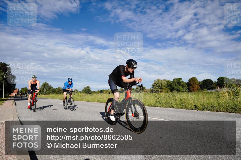 31.08.2025 - Elbe Triathlon Hamburg Michael Burmester http://msf.ph/oto/8662505 31.08.2025 09:23:03 Radfahren 325, 386, 406, 429, 575 meine-sportfotos.de