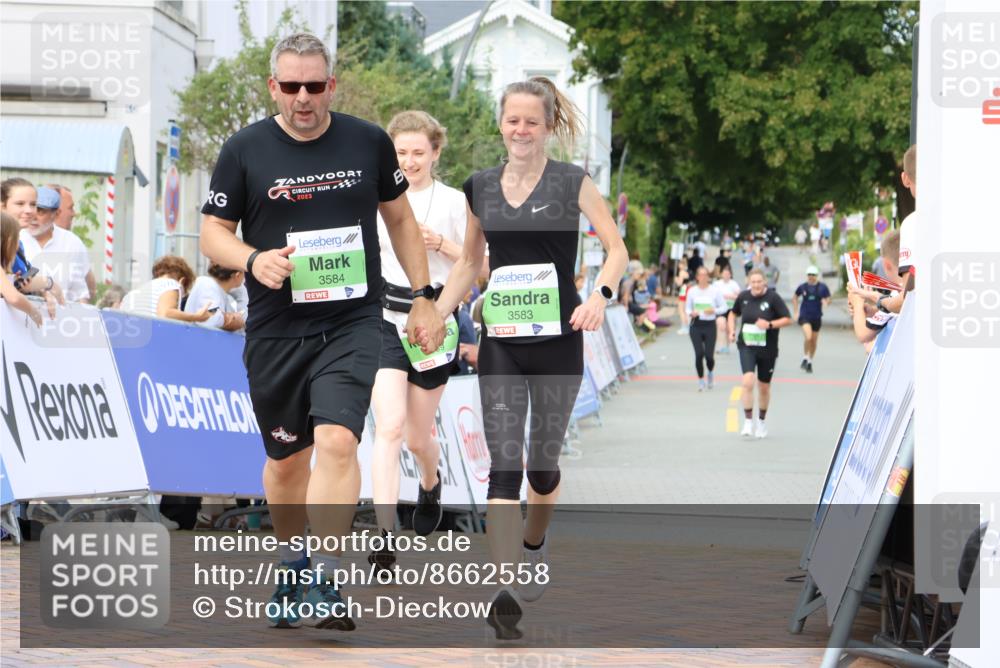 31.08.2025 - 21. Blankeneser Heldenlauf Strokosch-Dieckow http://msf.ph/oto/8662558 31.08.2025 11:24:16 Ziel 3100, 3099, 3309, 3584, 3583 meine-sportfotos.de