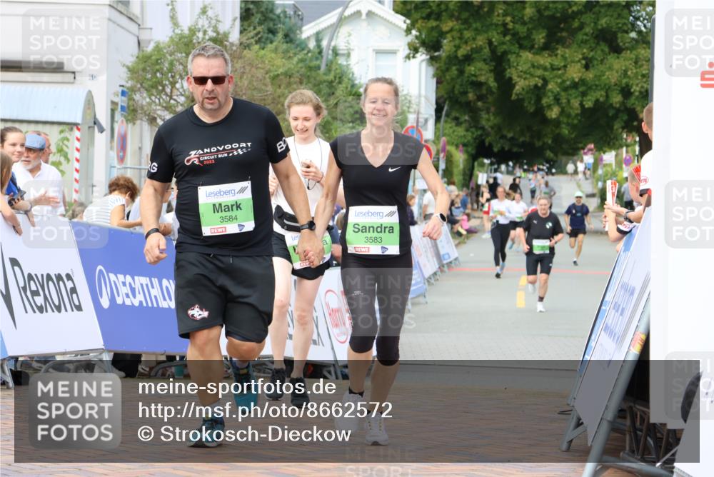 31.08.2025 - 21. Blankeneser Heldenlauf Strokosch-Dieckow http://msf.ph/oto/8662572 31.08.2025 11:24:16 Ziel 3100, 3099, 3309, 3584, 3583 meine-sportfotos.de