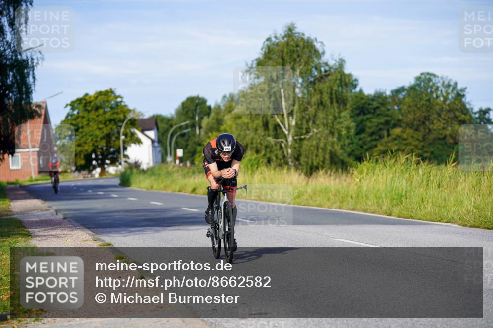 31.08.2025 - Elbe Triathlon Hamburg Michael Burmester http://msf.ph/oto/8662582 31.08.2025 09:11:07 Radfahren 212, 395 meine-sportfotos.de