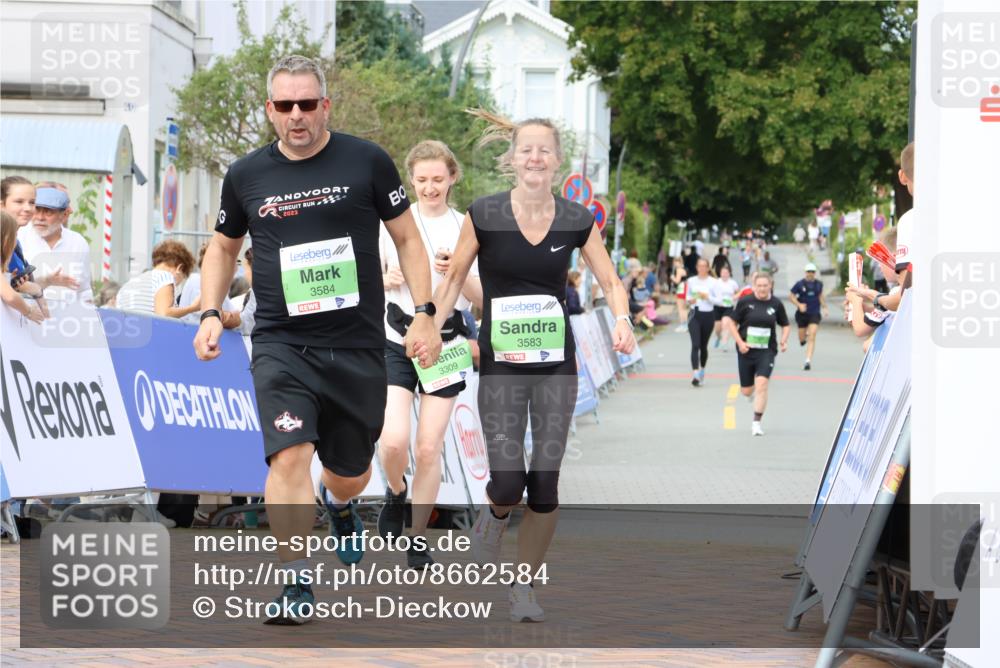31.08.2025 - 21. Blankeneser Heldenlauf Strokosch-Dieckow http://msf.ph/oto/8662584 31.08.2025 11:24:16 Ziel 3100, 3099, 3309, 3584, 3583 meine-sportfotos.de