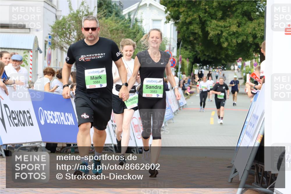 31.08.2025 - 21. Blankeneser Heldenlauf Strokosch-Dieckow http://msf.ph/oto/8662602 31.08.2025 11:24:16 Ziel 3100, 3099, 3309, 3584, 3583 meine-sportfotos.de