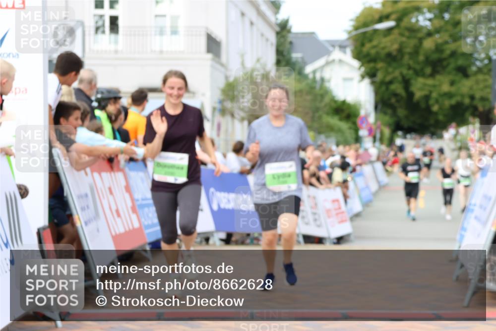 31.08.2025 - 21. Blankeneser Heldenlauf Strokosch-Dieckow http://msf.ph/oto/8662628 31.08.2025 11:24:07 Ziel 3101, 3100, 3099, 3659 meine-sportfotos.de
