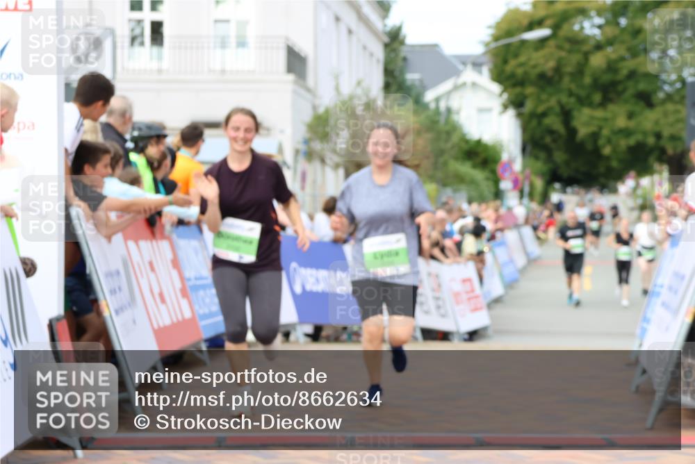 31.08.2025 - 21. Blankeneser Heldenlauf Strokosch-Dieckow http://msf.ph/oto/8662634 31.08.2025 11:24:07 Ziel 3101, 3100, 3099, 3659 meine-sportfotos.de