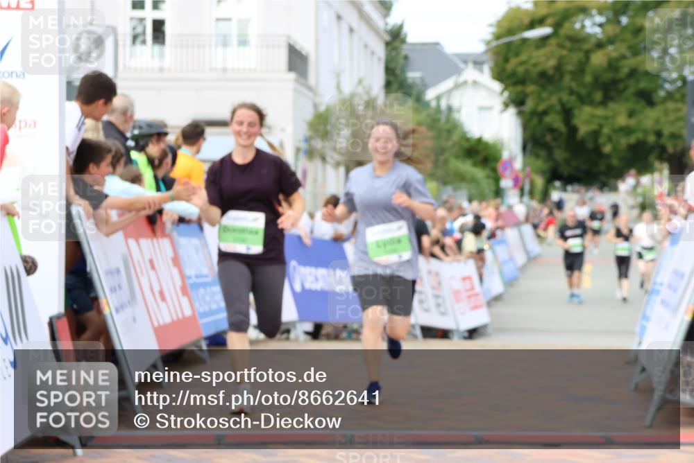 31.08.2025 - 21. Blankeneser Heldenlauf Strokosch-Dieckow http://msf.ph/oto/8662641 31.08.2025 11:24:07 Ziel 3101, 3100, 3099, 3659 meine-sportfotos.de