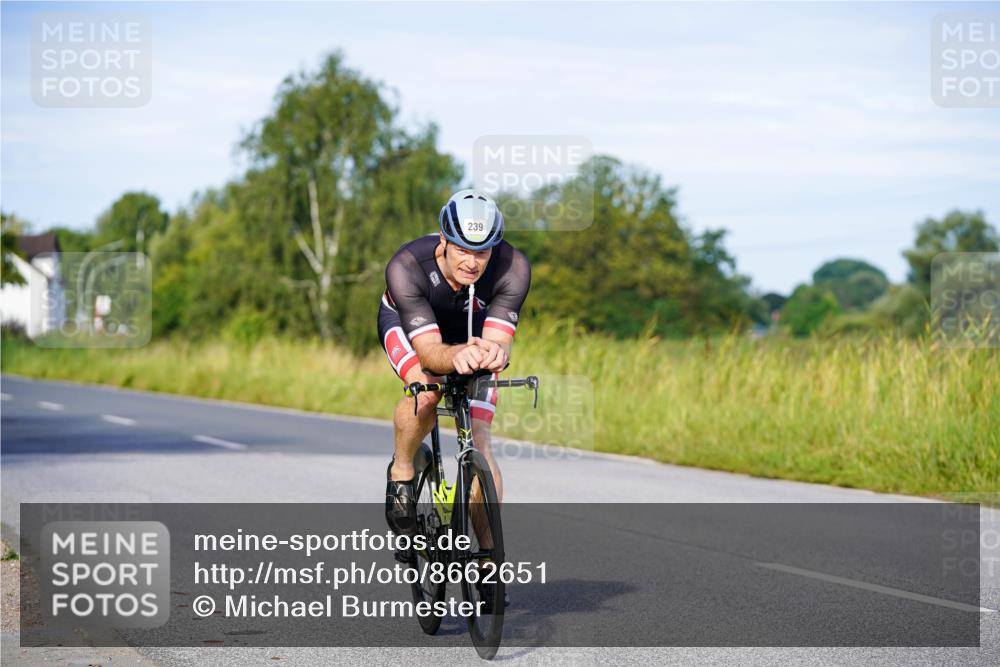 31.08.2025 - Elbe Triathlon Hamburg Michael Burmester http://msf.ph/oto/8662651 31.08.2025 09:11:41 Radfahren 239, 246, 351, 445 meine-sportfotos.de