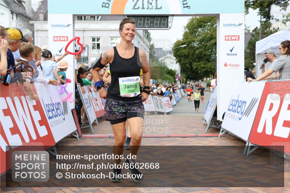 31.08.2025 - 21. Blankeneser Heldenlauf Strokosch-Dieckow http://msf.ph/oto/8662668 31.08.2025 11:22:03 Ziel 3344, 3639, 3413 meine-sportfotos.de