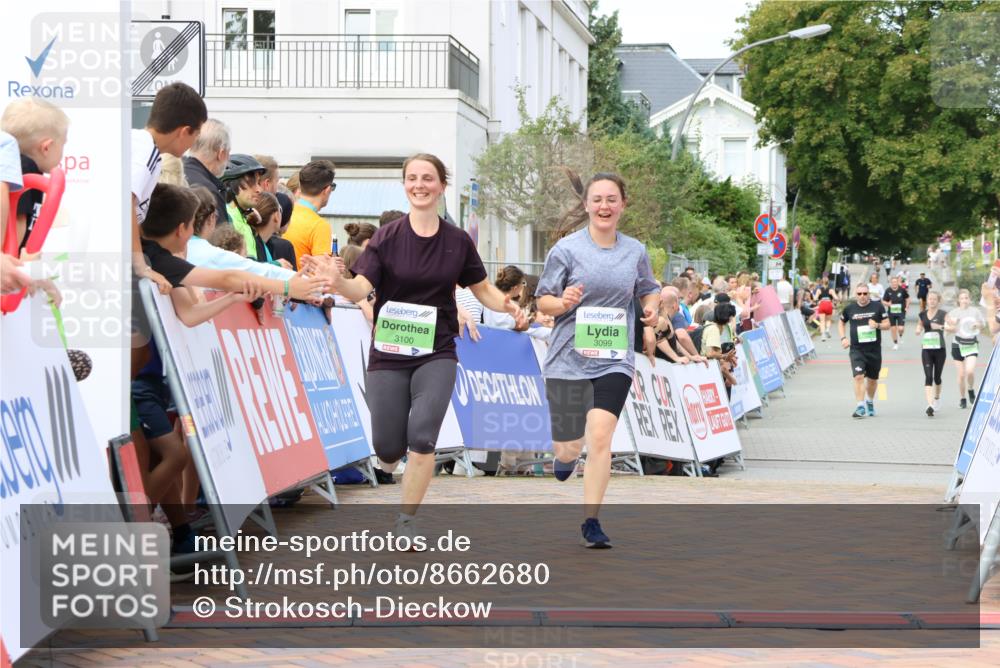 31.08.2025 - 21. Blankeneser Heldenlauf Strokosch-Dieckow http://msf.ph/oto/8662680 31.08.2025 11:24:07 Ziel 3101, 3100, 3099, 3659 meine-sportfotos.de