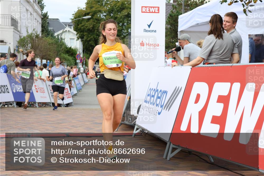 31.08.2025 - 21. Blankeneser Heldenlauf Strokosch-Dieckow http://msf.ph/oto/8662696 31.08.2025 11:24:05 Ziel 3101, 3100, 3099, 3659 meine-sportfotos.de