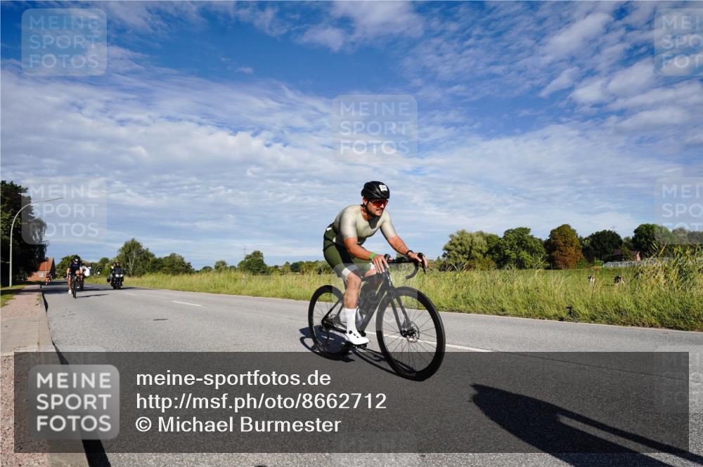 31.08.2025 - Elbe Triathlon Hamburg Michael Burmester http://msf.ph/oto/8662712 31.08.2025 09:25:59 Radfahren 301, 334, 523, 525, 551, 554, 579 meine-sportfotos.de