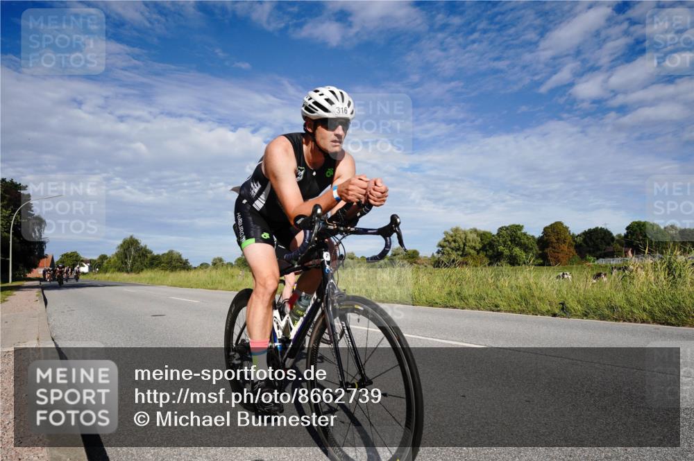 31.08.2025 - Elbe Triathlon Hamburg Michael Burmester http://msf.ph/oto/8662739 31.08.2025 09:26:31 Radfahren 175, 248, 316, 318, 341, 434, 438, 444, 445, 461, 471, 558, 650, 725 meine-sportfotos.de