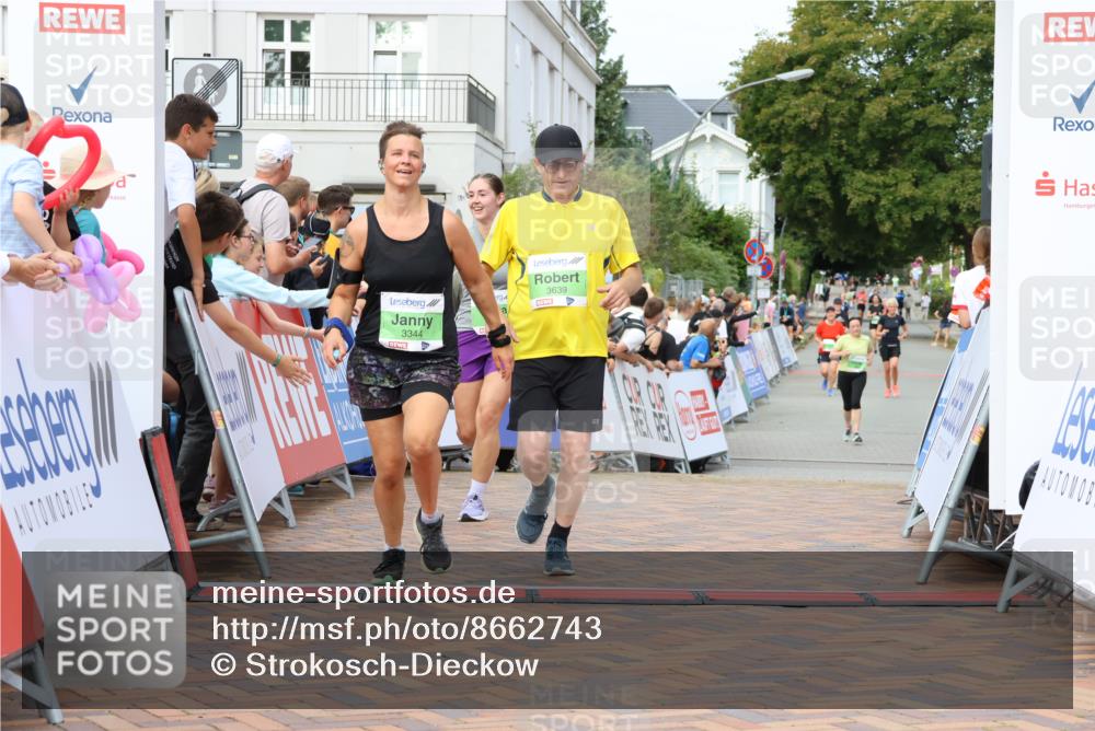 31.08.2025 - 21. Blankeneser Heldenlauf Strokosch-Dieckow http://msf.ph/oto/8662743 31.08.2025 11:22:01 Ziel 3344, 3639, 3413 meine-sportfotos.de