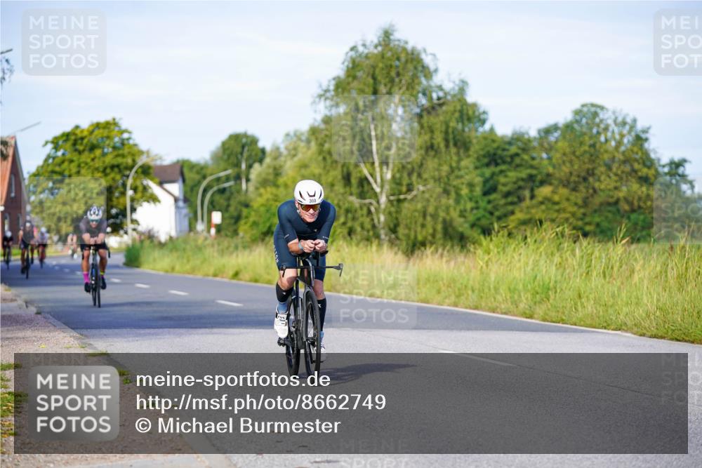 31.08.2025 - Elbe Triathlon Hamburg Michael Burmester http://msf.ph/oto/8662749 31.08.2025 09:12:12 Radfahren 308, 321, 489 meine-sportfotos.de