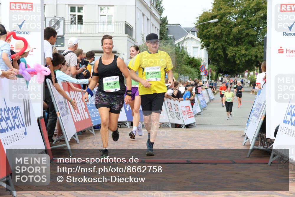 31.08.2025 - 21. Blankeneser Heldenlauf Strokosch-Dieckow http://msf.ph/oto/8662758 31.08.2025 11:22:01 Ziel 3344, 3639, 3413 meine-sportfotos.de