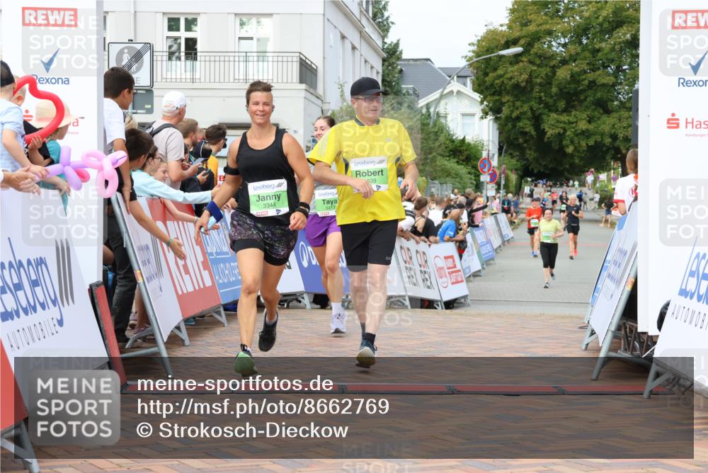 31.08.2025 - 21. Blankeneser Heldenlauf Strokosch-Dieckow http://msf.ph/oto/8662769 31.08.2025 11:22:01 Ziel 3344, 3639, 3413 meine-sportfotos.de