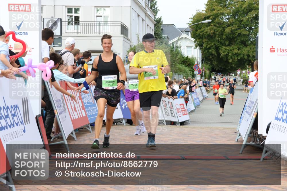 31.08.2025 - 21. Blankeneser Heldenlauf Strokosch-Dieckow http://msf.ph/oto/8662779 31.08.2025 11:22:01 Ziel 3344, 3639, 3413 meine-sportfotos.de