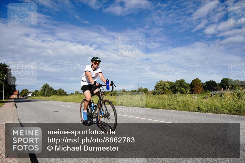 31.08.2025 - Elbe Triathlon Hamburg Michael Burmester http://msf.ph/oto/8662783 31.08.2025 09:26:58 Radfahren 266, 368, 399 meine-sportfotos.de