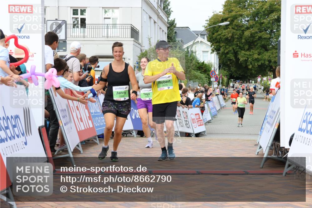 31.08.2025 - 21. Blankeneser Heldenlauf Strokosch-Dieckow http://msf.ph/oto/8662790 31.08.2025 11:22:01 Ziel 3344, 3639, 3413 meine-sportfotos.de