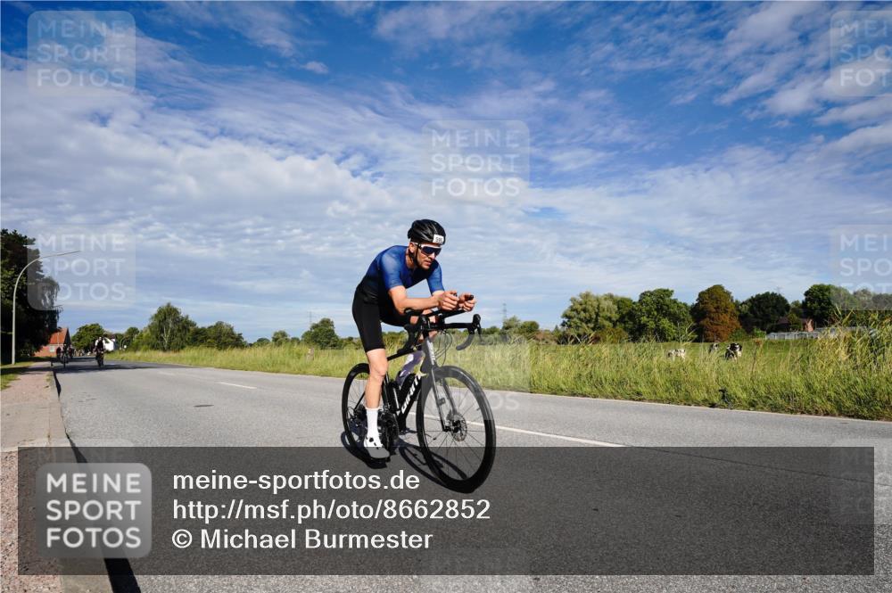 31.08.2025 - Elbe Triathlon Hamburg Michael Burmester http://msf.ph/oto/8662852 31.08.2025 09:28:22 Radfahren 281, 562, 567, 590, 645, 648, 672 meine-sportfotos.de