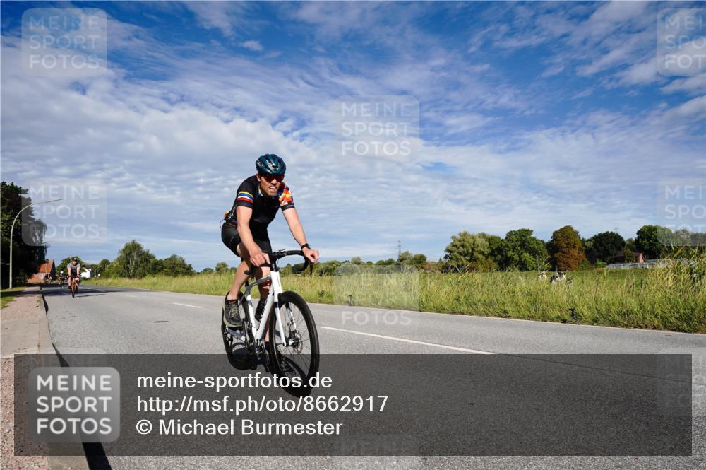 31.08.2025 - Elbe Triathlon Hamburg Michael Burmester http://msf.ph/oto/8662917 31.08.2025 09:29:20 Radfahren 357, 566, 770 meine-sportfotos.de