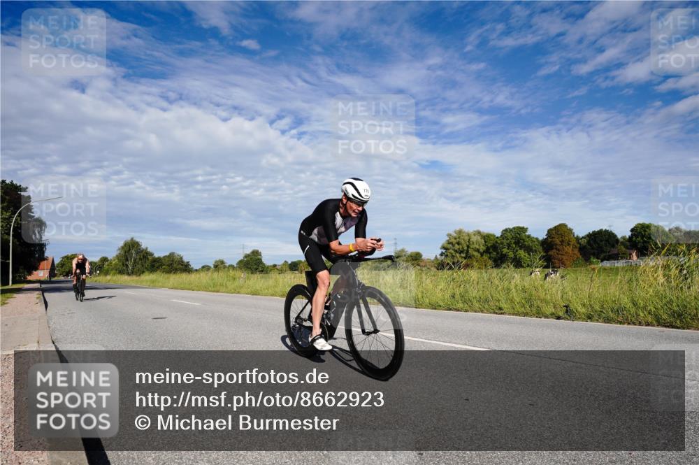 31.08.2025 - Elbe Triathlon Hamburg Michael Burmester http://msf.ph/oto/8662923 31.08.2025 09:29:24 Radfahren 357, 566, 770 meine-sportfotos.de