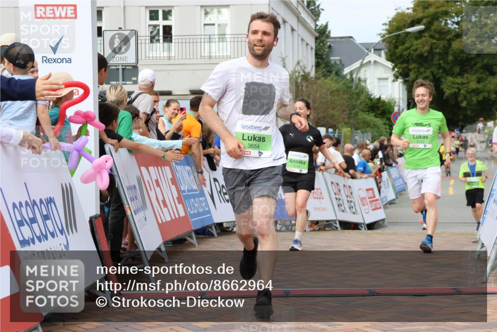 31.08.2025 - 21. Blankeneser Heldenlauf Strokosch-Dieckow http://msf.ph/oto/8662964 31.08.2025 11:21:39 Ziel 3145, 3110, 3111, 3654 meine-sportfotos.de