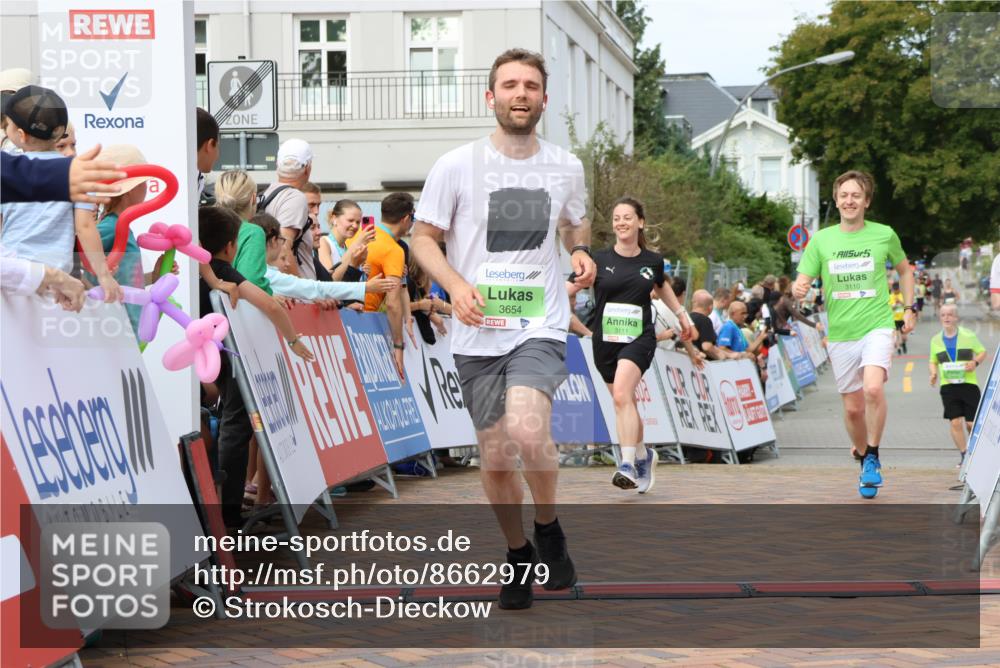 31.08.2025 - 21. Blankeneser Heldenlauf Strokosch-Dieckow http://msf.ph/oto/8662979 31.08.2025 11:21:39 Ziel 3145, 3110, 3111, 3654 meine-sportfotos.de