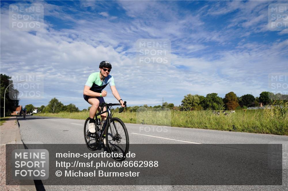 31.08.2025 - Elbe Triathlon Hamburg Michael Burmester http://msf.ph/oto/8662988 31.08.2025 09:30:34 Radfahren 280, 364, 384, 421, 533, 539 meine-sportfotos.de