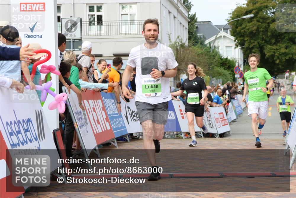 31.08.2025 - 21. Blankeneser Heldenlauf Strokosch-Dieckow http://msf.ph/oto/8663000 31.08.2025 11:21:39 Ziel 3145, 3110, 3111, 3654 meine-sportfotos.de
