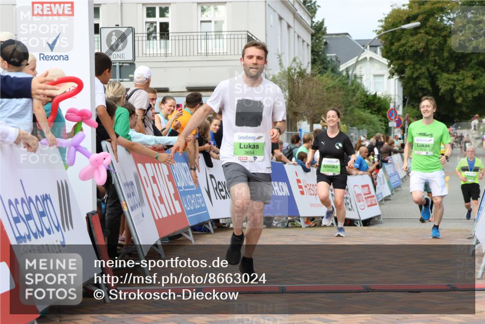 31.08.2025 - 21. Blankeneser Heldenlauf Strokosch-Dieckow http://msf.ph/oto/8663024 31.08.2025 11:21:38 Ziel 3145, 3110, 3111, 3654, 3122 meine-sportfotos.de