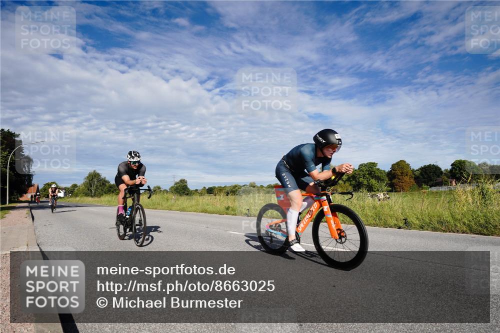 31.08.2025 - Elbe Triathlon Hamburg Michael Burmester http://msf.ph/oto/8663025 31.08.2025 09:31:01 Radfahren 176, 245, 394, 489, 505, 737 meine-sportfotos.de