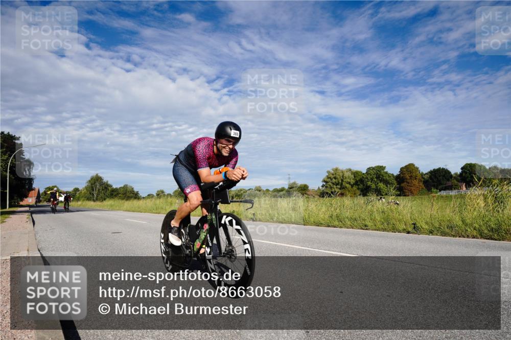 31.08.2025 - Elbe Triathlon Hamburg Michael Burmester http://msf.ph/oto/8663058 31.08.2025 09:31:40 Radfahren 244, 369, 657, 666 meine-sportfotos.de