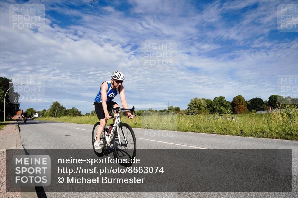 31.08.2025 - Elbe Triathlon Hamburg Michael Burmester http://msf.ph/oto/8663074 31.08.2025 09:31:58 Radfahren 294, 329, 654, 740, 750 meine-sportfotos.de