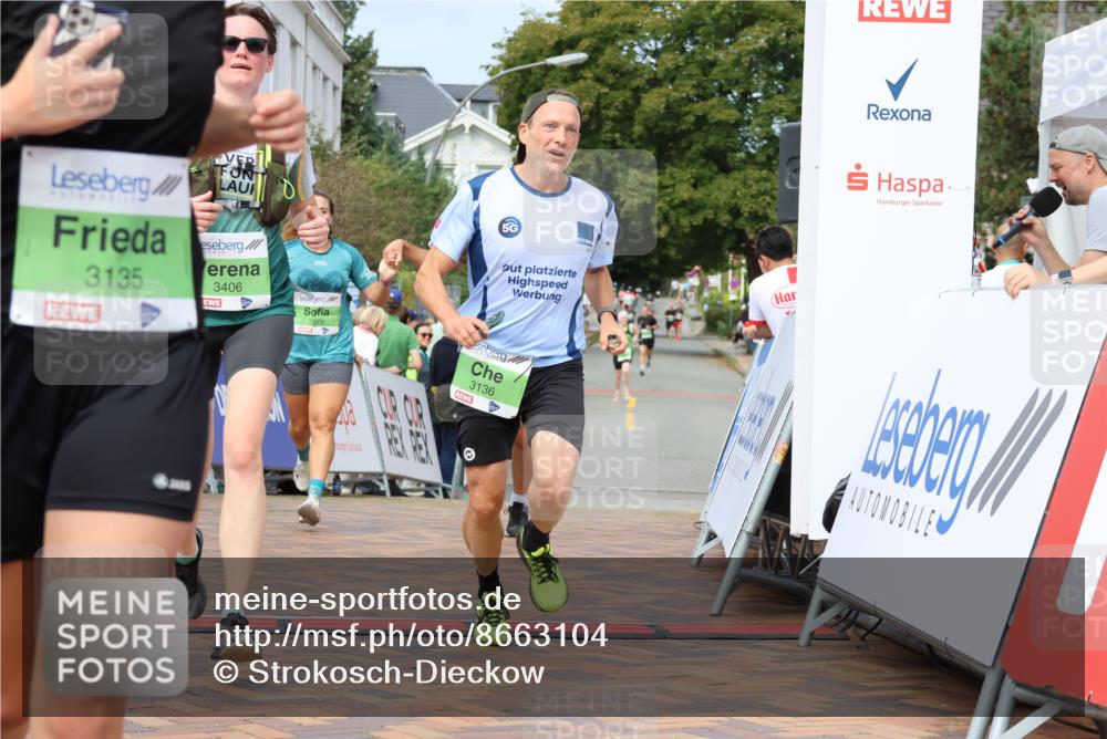 31.08.2025 - 21. Blankeneser Heldenlauf Strokosch-Dieckow http://msf.ph/oto/8663104 31.08.2025 11:02:31 Ziel 3380, 3379, 3135, 3136, 3406, 3727 meine-sportfotos.de