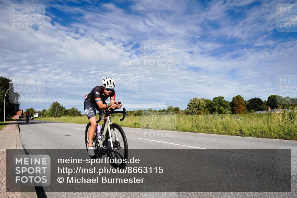 31.08.2025 - Elbe Triathlon Hamburg Michael Burmester http://msf.ph/oto/8663115 31.08.2025 09:32:35 Radfahren 253, 392, 674, 712 meine-sportfotos.de