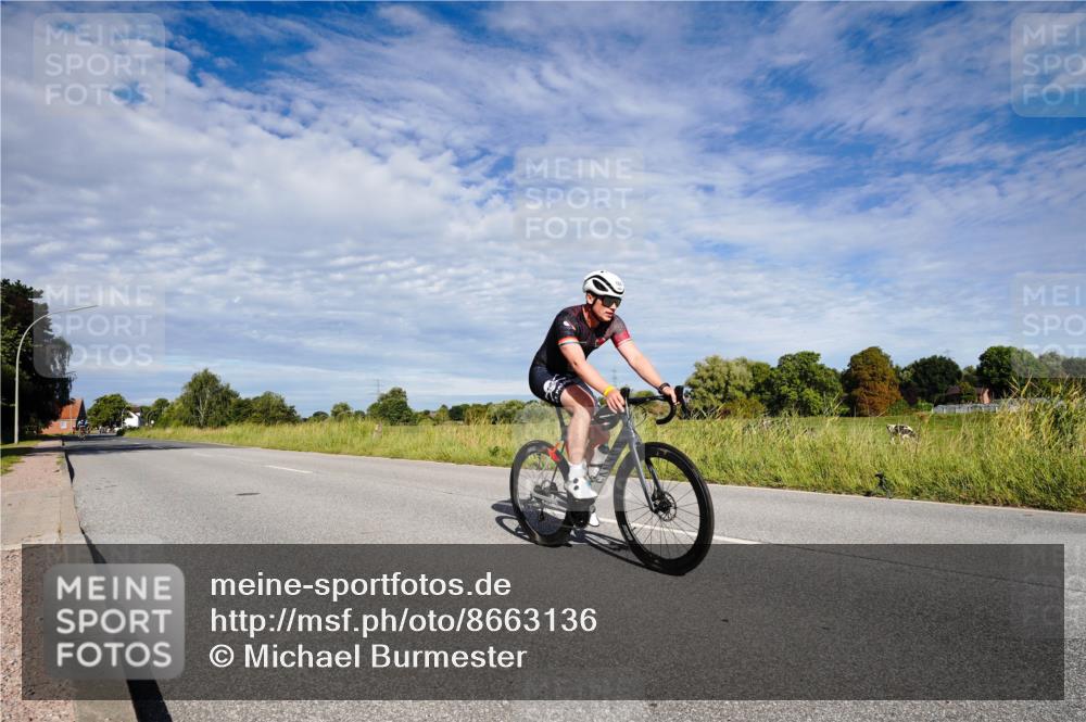 31.08.2025 - Elbe Triathlon Hamburg Michael Burmester http://msf.ph/oto/8663136 31.08.2025 09:33:04 Radfahren 184, 381, 495, 502 meine-sportfotos.de